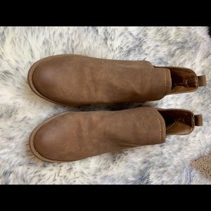 Universal thread - tan ankle boots